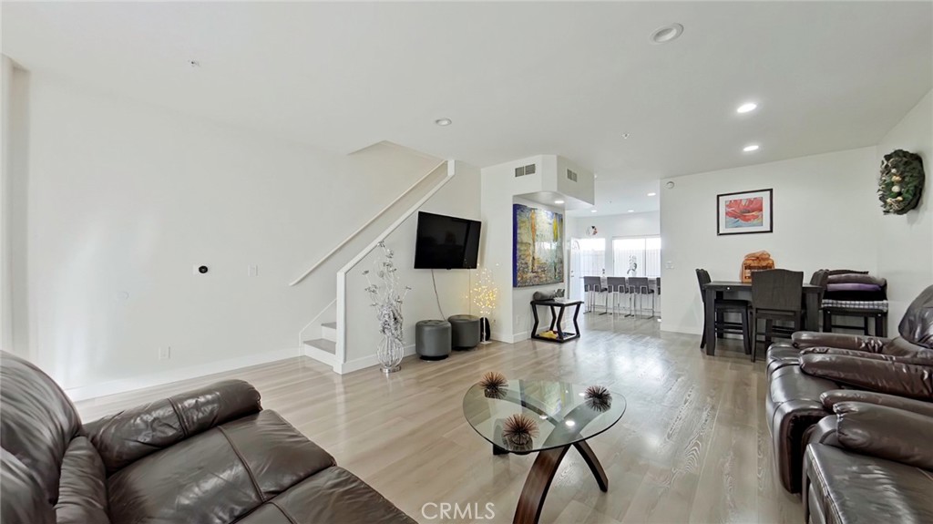 18347 Saticoy Street, Unit 6 Reseda, CA 91335 - Photo 6 of 28