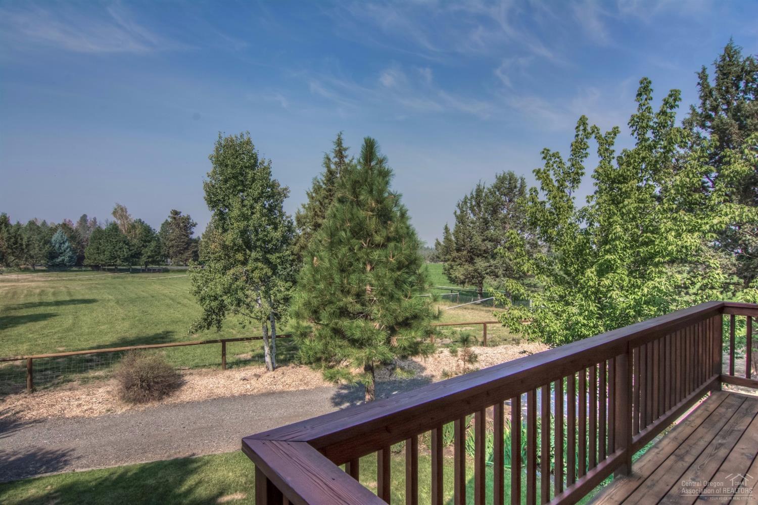 18762 Ridgecrest Road Bend, OR 97703 - Photo 20 of 25 a balcony with an outdoor space