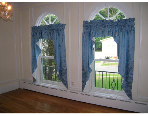 46 Lincoln Road Medford, MA 02155 - Photo 3 of 12 Gallery Image 3