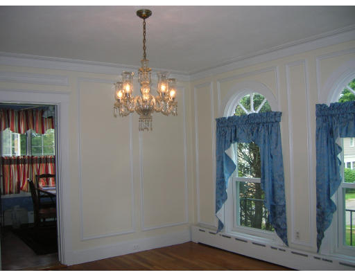 46 Lincoln Road Medford, MA 02155 - Photo 4 of 12 Gallery Image 4