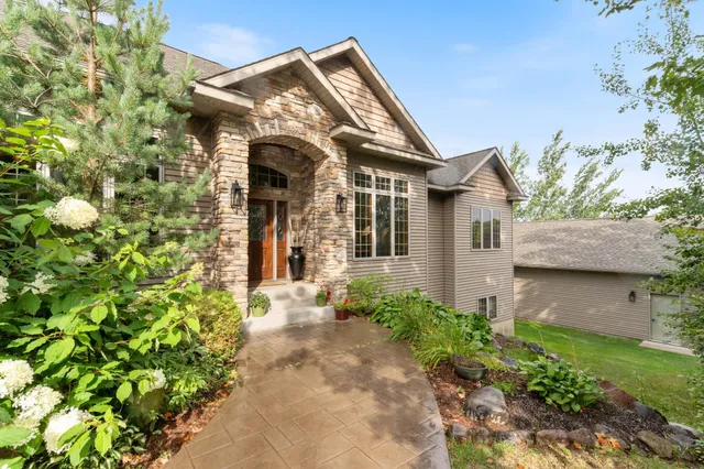 $1,175,000 | 1950 Middle Lane, Duluth, MN 55811