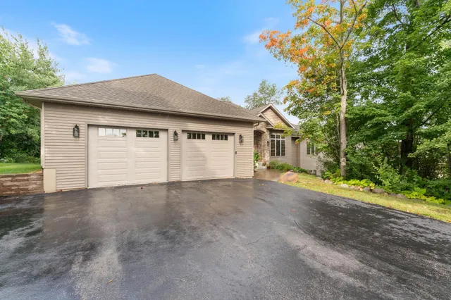 $1,175,000 | 1950 Middle Lane, Duluth, MN 55811