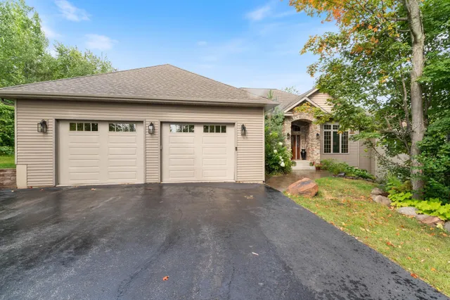 $1,175,000 | 1950 Middle Lane, Duluth, MN 55811