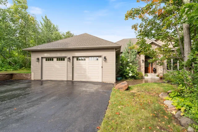 $1,175,000 | 1950 Middle Lane, Duluth, MN 55811