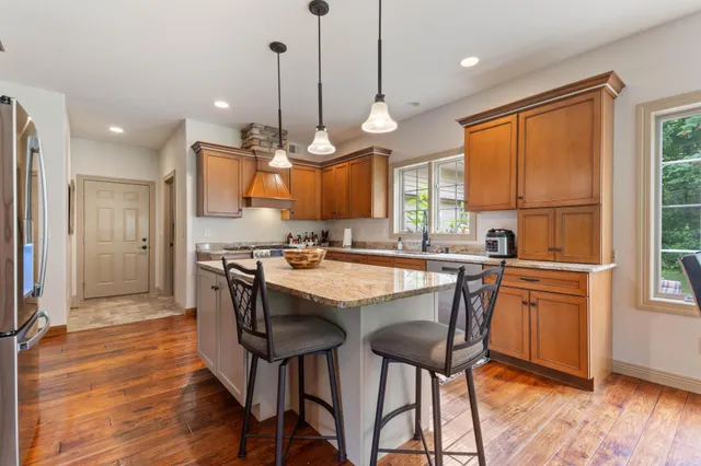 $1,175,000 | 1950 Middle Lane, Duluth, MN 55811