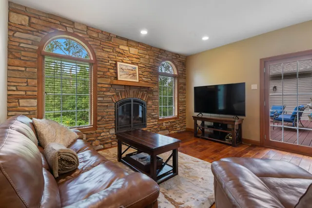 $1,175,000 | 1950 Middle Lane, Duluth, MN 55811