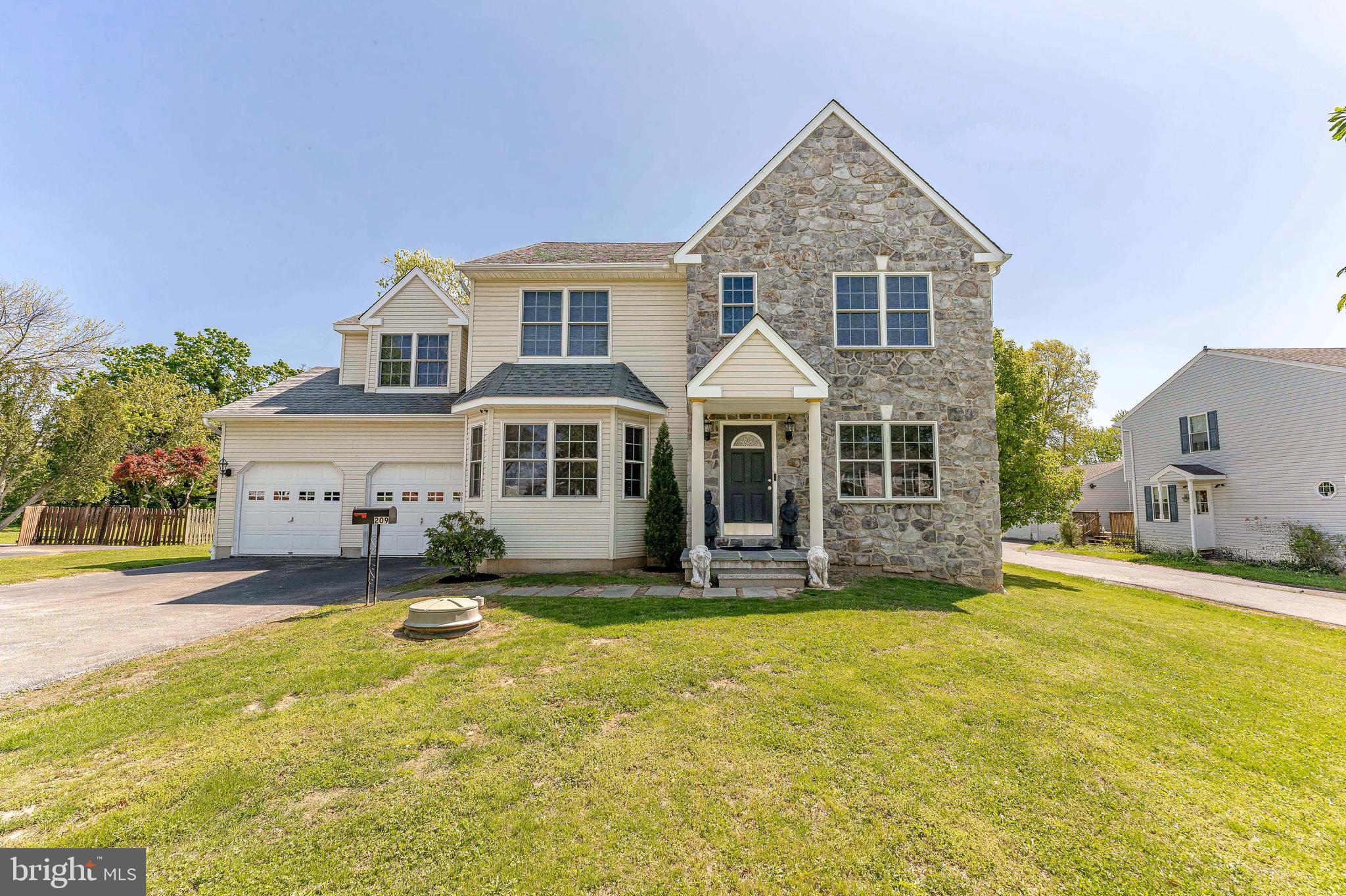 Welcome to 209 W Forestview Avenue!