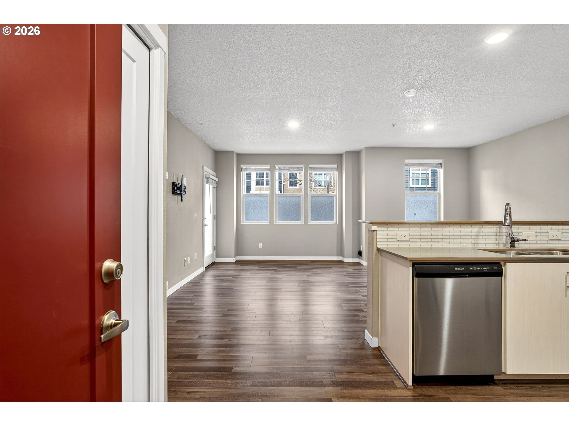 17193 Southwest Appledale Road, Unit 104 Beaverton, OR 97007 - Photo 6 of 36 Living Room/Entrance