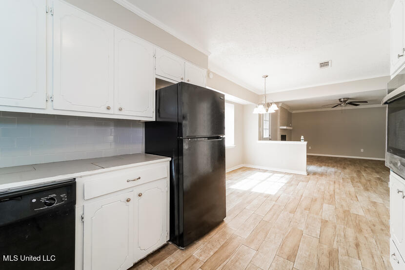 646 Spryfield Road Jackson, MS 39212 - Photo 6 of 15 005-photo-kitchen-13077807