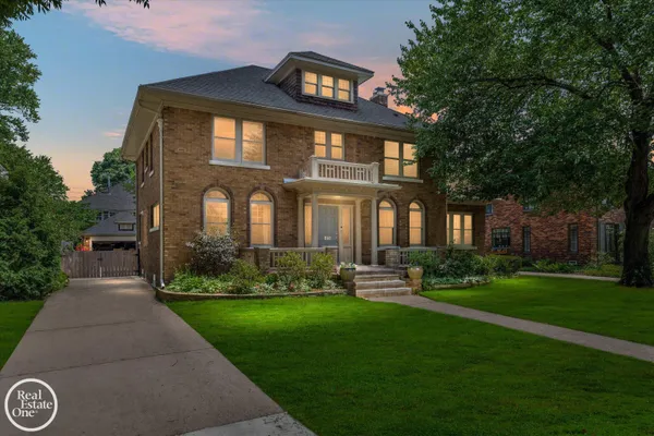 $749,900 | 858 Bedford Road, Grosse Pointe Park, MI 48230