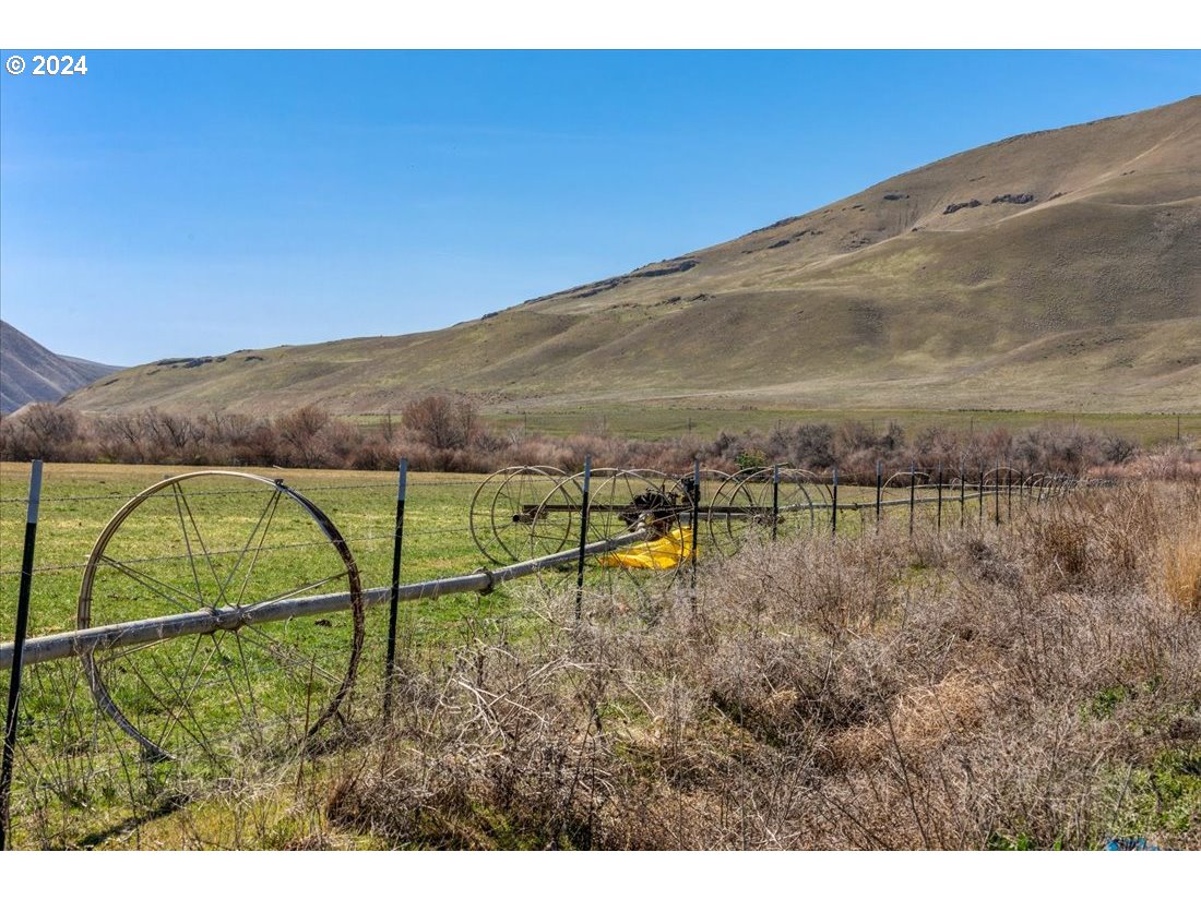 5645 Highway 201 Ontario, OR 97914 - Photo 11 of 32