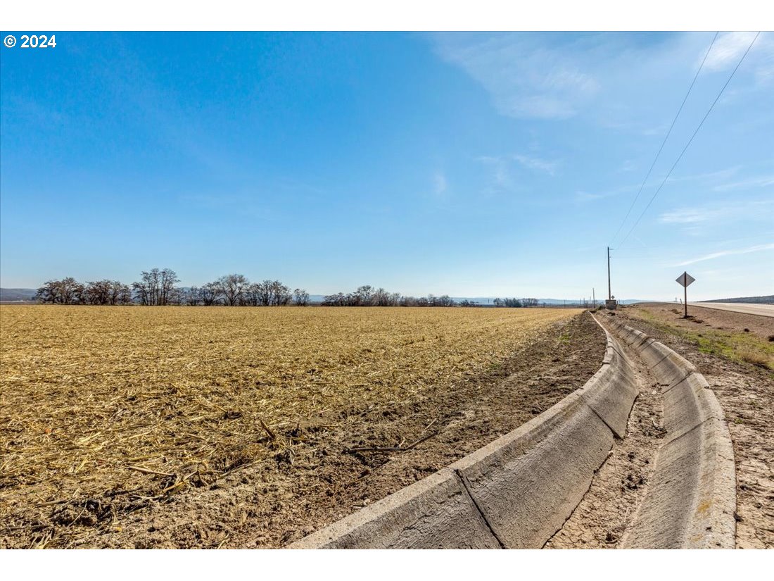 5645 Highway 201 Ontario, OR 97914 - Photo 13 of 32 a view of an ocean