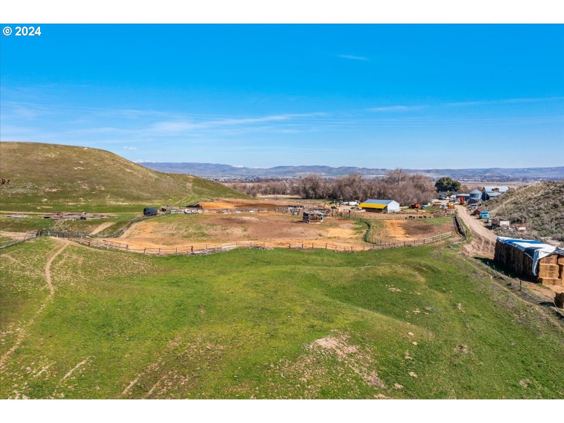 5645 Highway 201 Ontario, OR 97914 - Photo 20 of 32 a view of an ocean and mountains
