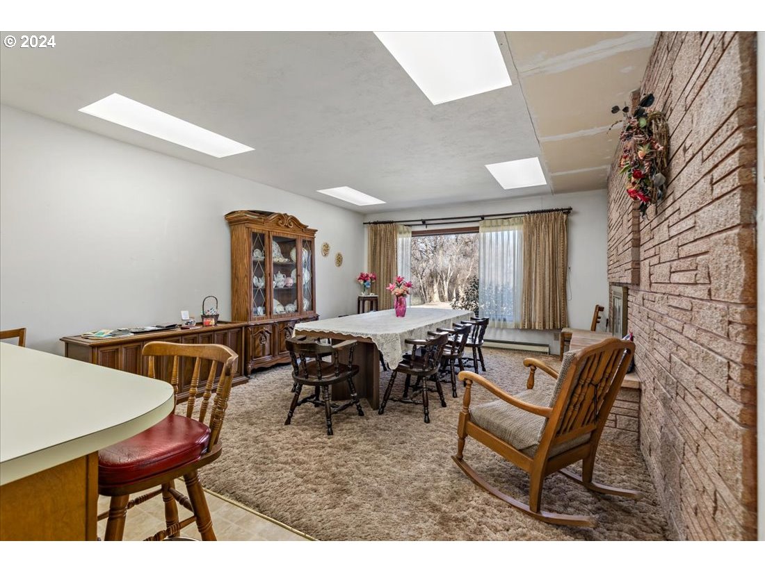 5645 Highway 201 Ontario, OR 97914 - Photo 30 of 32 a view of a dining room with furniture and window