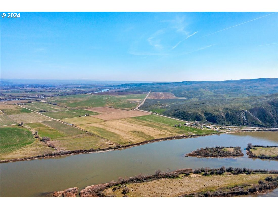 5645 Highway 201 Ontario, OR 97914 - Photo 8 of 32 a view of an ocean and beach