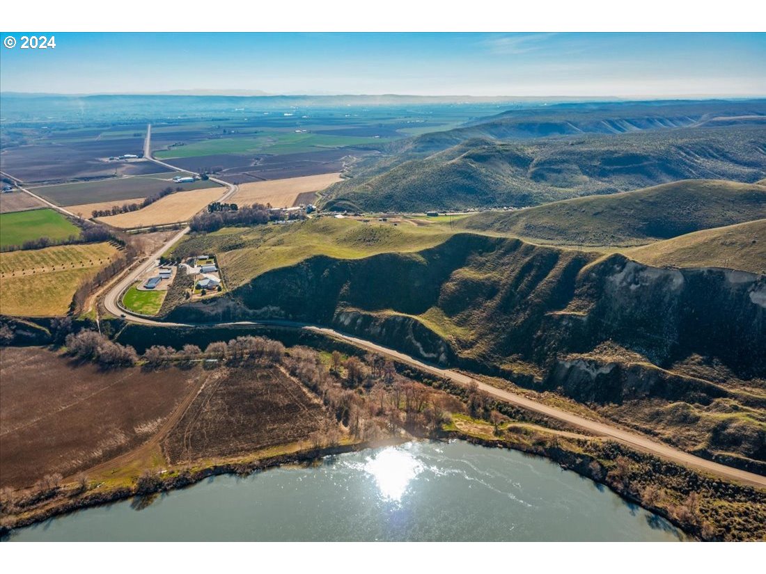 5645 Highway 201 Ontario, OR 97914 - Photo 9 of 32 a view of an ocean and beach