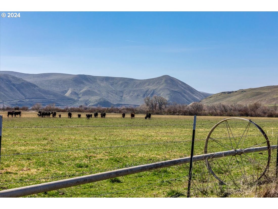 5645 Highway 201 Ontario, OR 97914 - Photo 10 of 32 a view of an outdoor space
