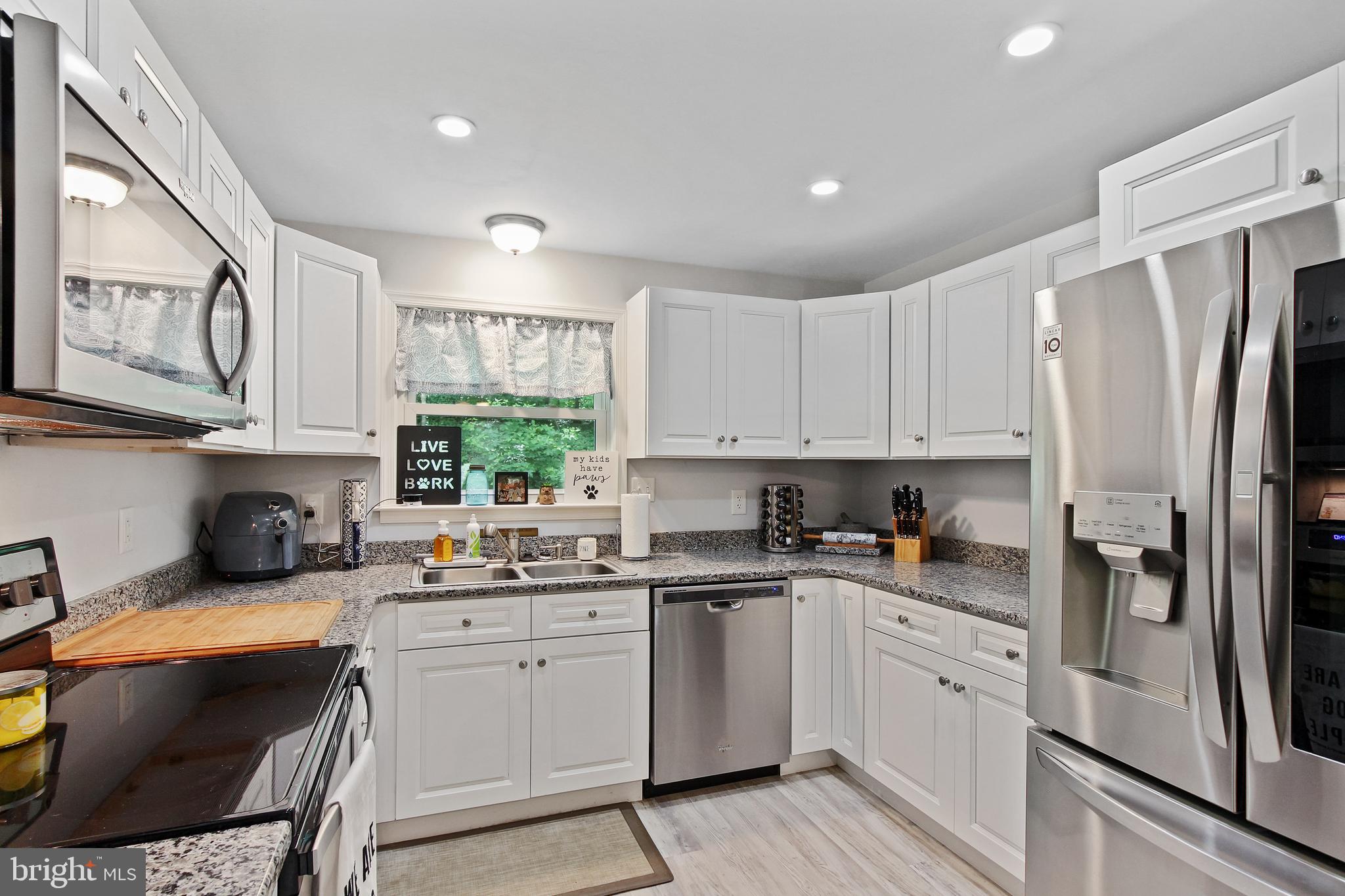 378 Chestnut Hill Road York, PA 17402 - Photo 2 of 28 Gallery Image 2