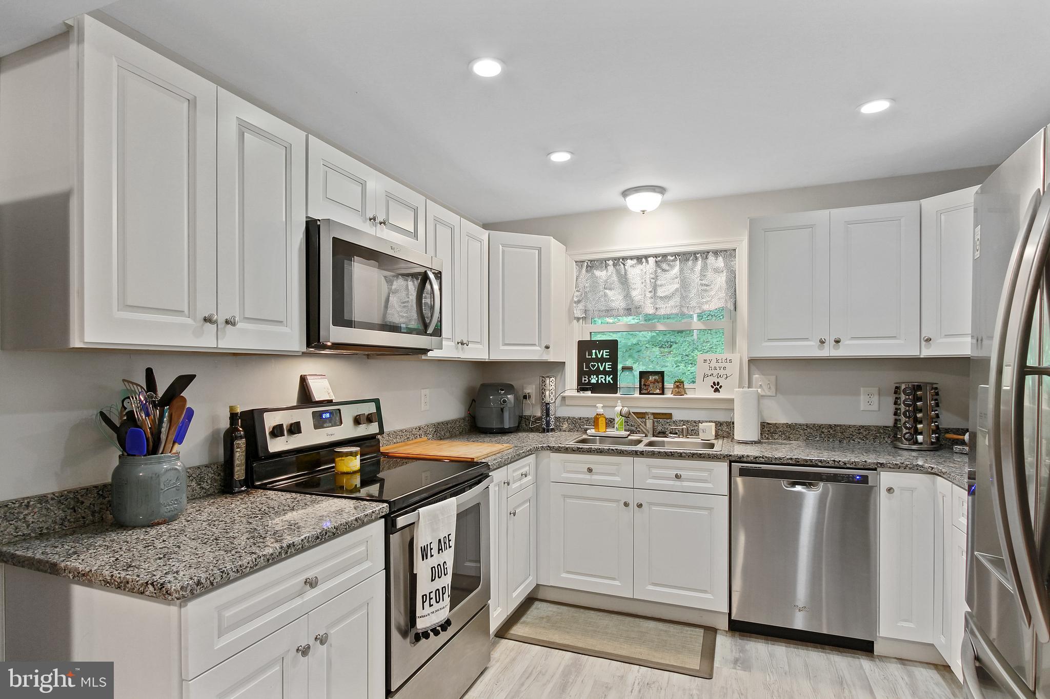 378 Chestnut Hill Road York, PA 17402 - Photo 3 of 28 Gallery Image 3