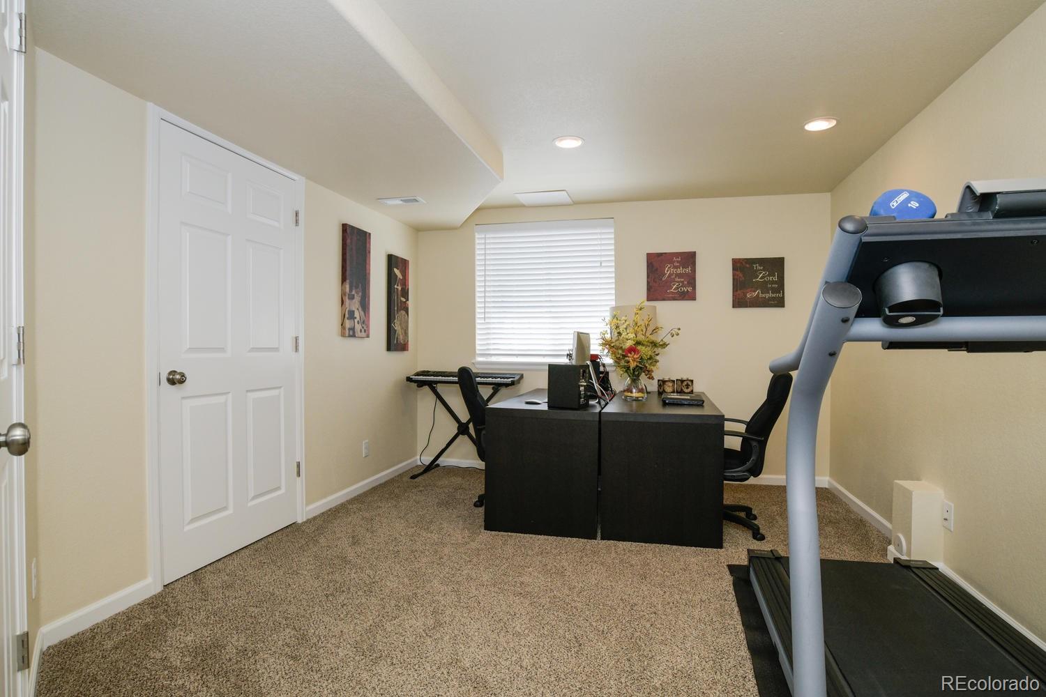 9875 Saybrook Street Highlands Ranch, CO 80126 - Photo 4 of 27 Gallery Image 4