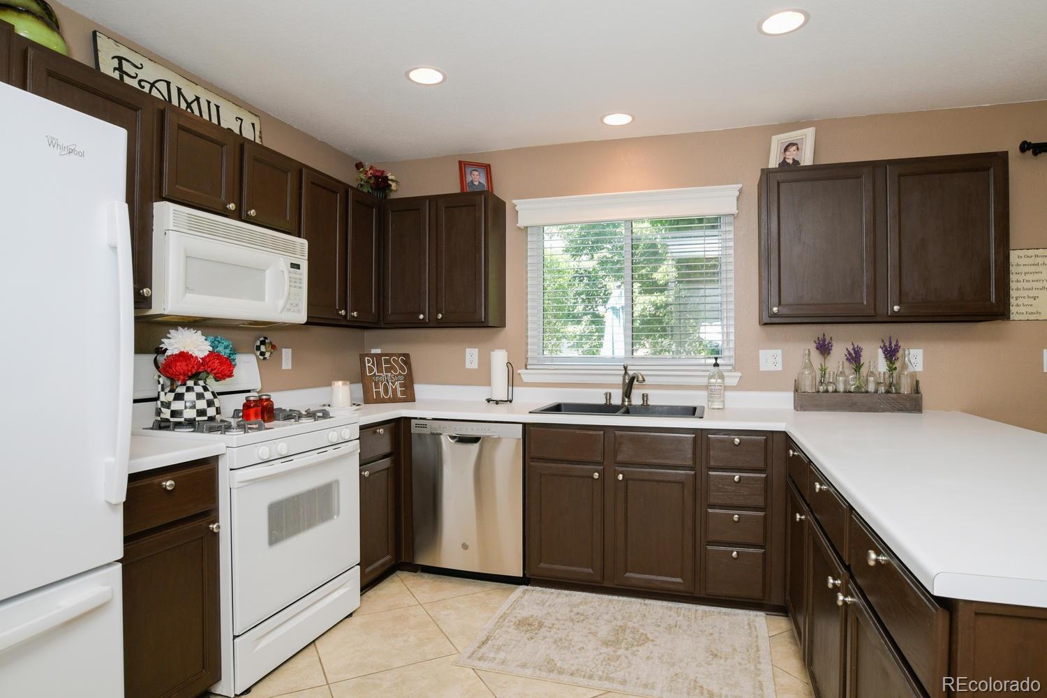 9875 Saybrook Street Highlands Ranch, CO 80126 - Photo 8 of 27 Gallery Image 8