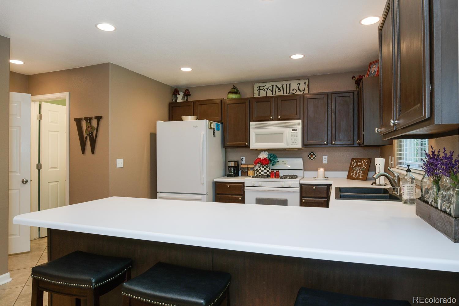 9875 Saybrook Street Highlands Ranch, CO 80126 - Photo 9 of 27 Gallery Image 9