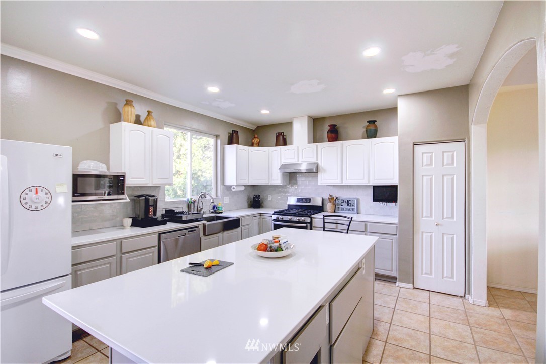 2554 East Smith Road Bellingham, WA 98226 - Photo 14 of 39 Gallery Image 14