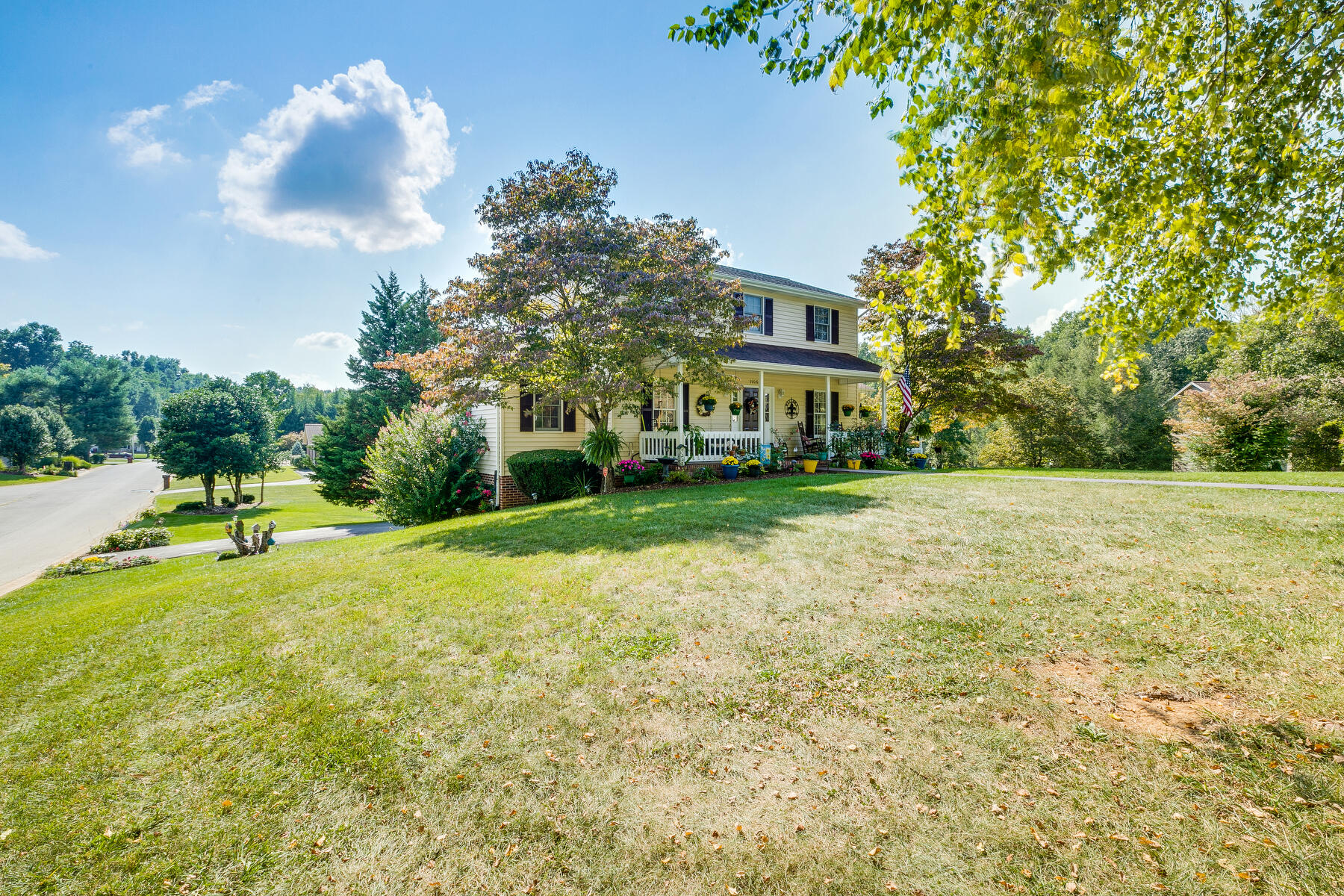 1106 Lone Oak Road Johnson City, TN 37604 - Photo 3 of 56 003