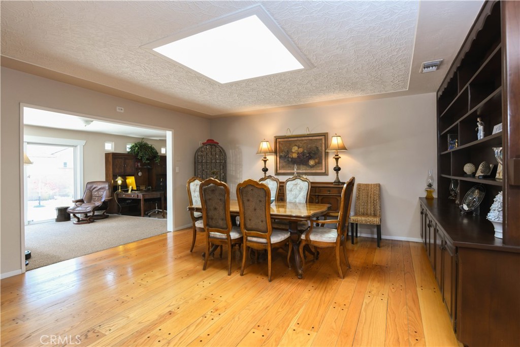 5382 Brighton Drive Riverside, CA 92504 - Photo 12 of 31 Dining area with skylight