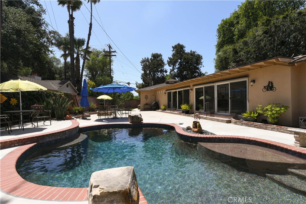 5382 Brighton Drive Riverside, CA 92504 - Photo 2 of 31