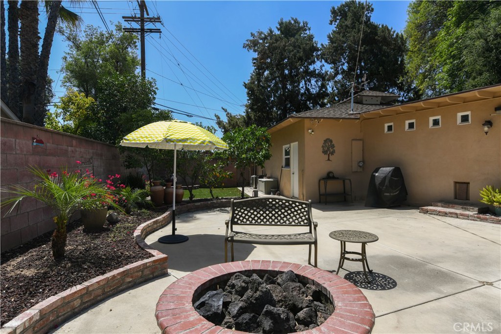 5382 Brighton Drive Riverside, CA 92504 - Photo 29 of 31 Firepit