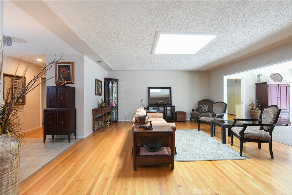 5382 Brighton Drive Riverside, CA 92504 - Photo 3 of 31 Living room