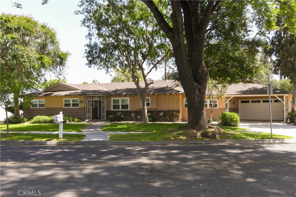 5382 Brighton Drive Riverside, CA 92504 - Photo 31 of 31 2 car attached garae and carport