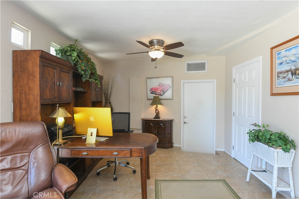 5382 Brighton Drive Riverside, CA 92504 - Photo 10 of 31 Flex space currently used as home office
