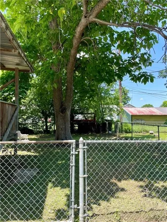 $1,250 | 806 North Oneal Street, Caldwell, TX 77836