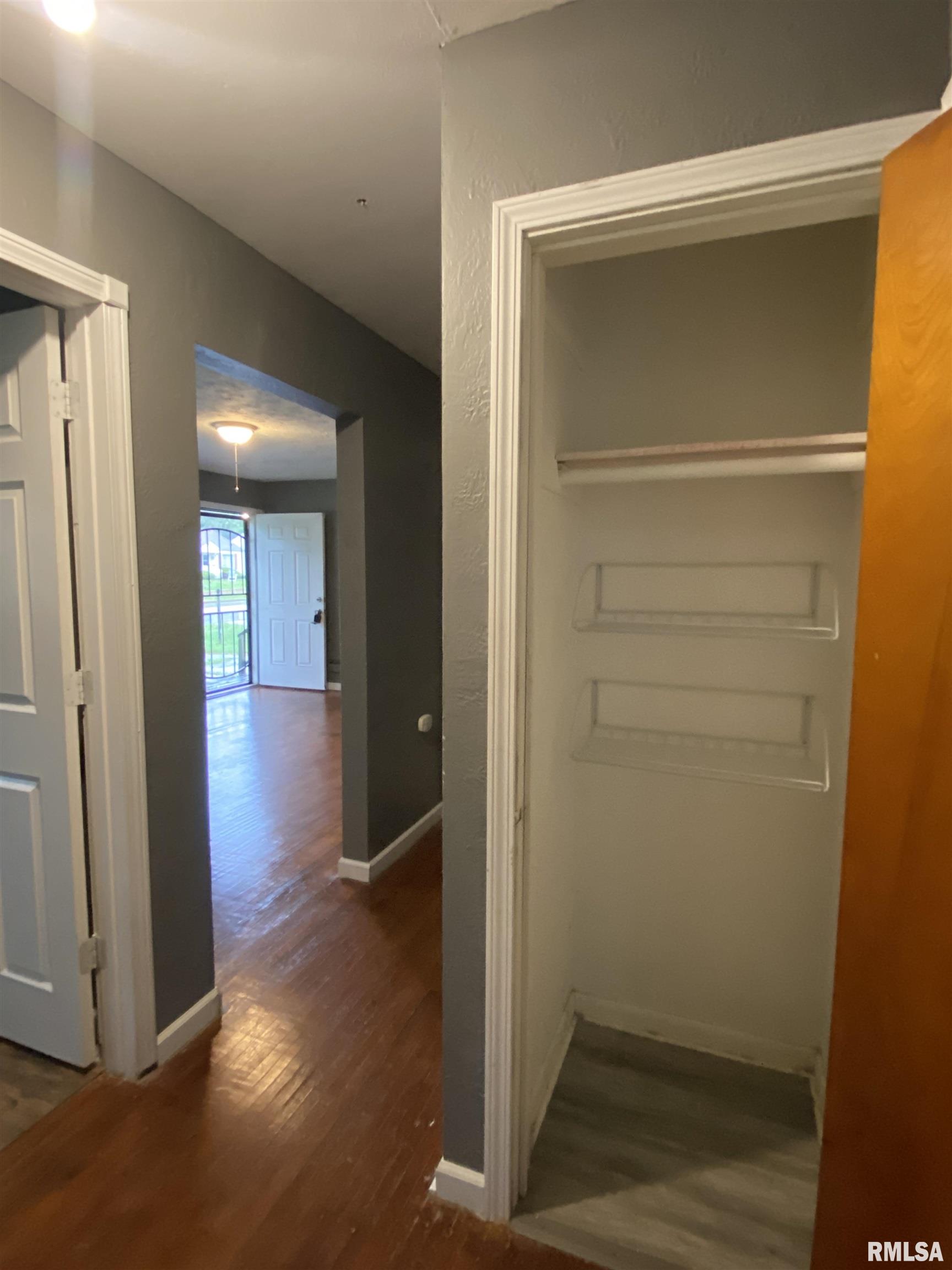 2240 North Sheridan Road Peoria, IL 61604 - Photo 9 of 33