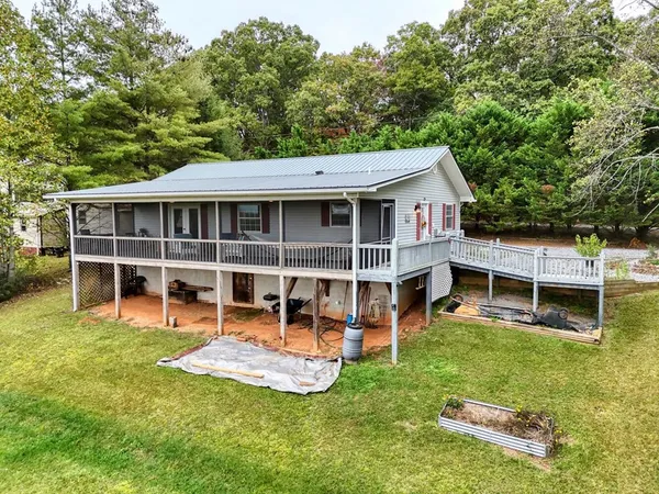 a view of a house with a backyard
