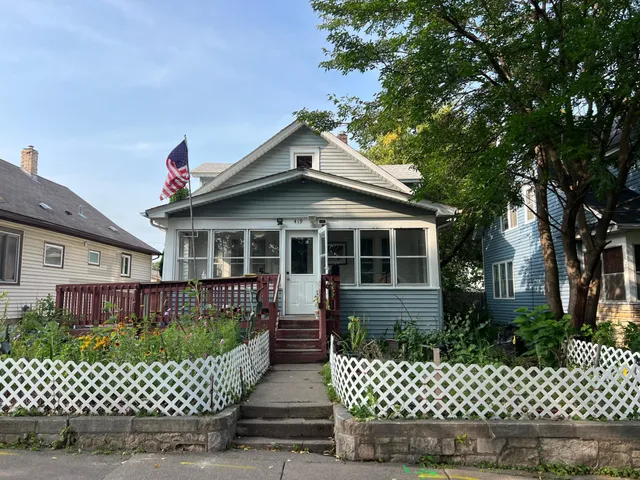 $239,900 | 419 Rose Avenue East, St. Paul, MN 55130