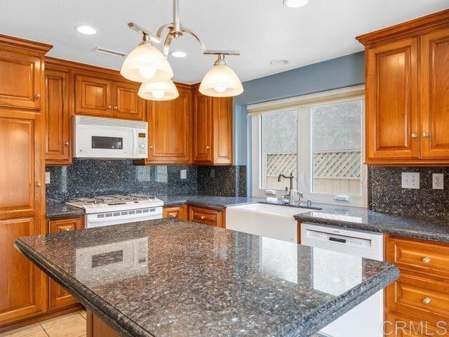 930 Alyssum Road Carlsbad, CA 92011 - Photo 4 of 14