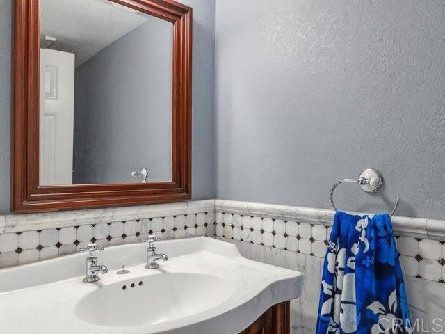 930 Alyssum Road Carlsbad, CA 92011 - Photo 7 of 14