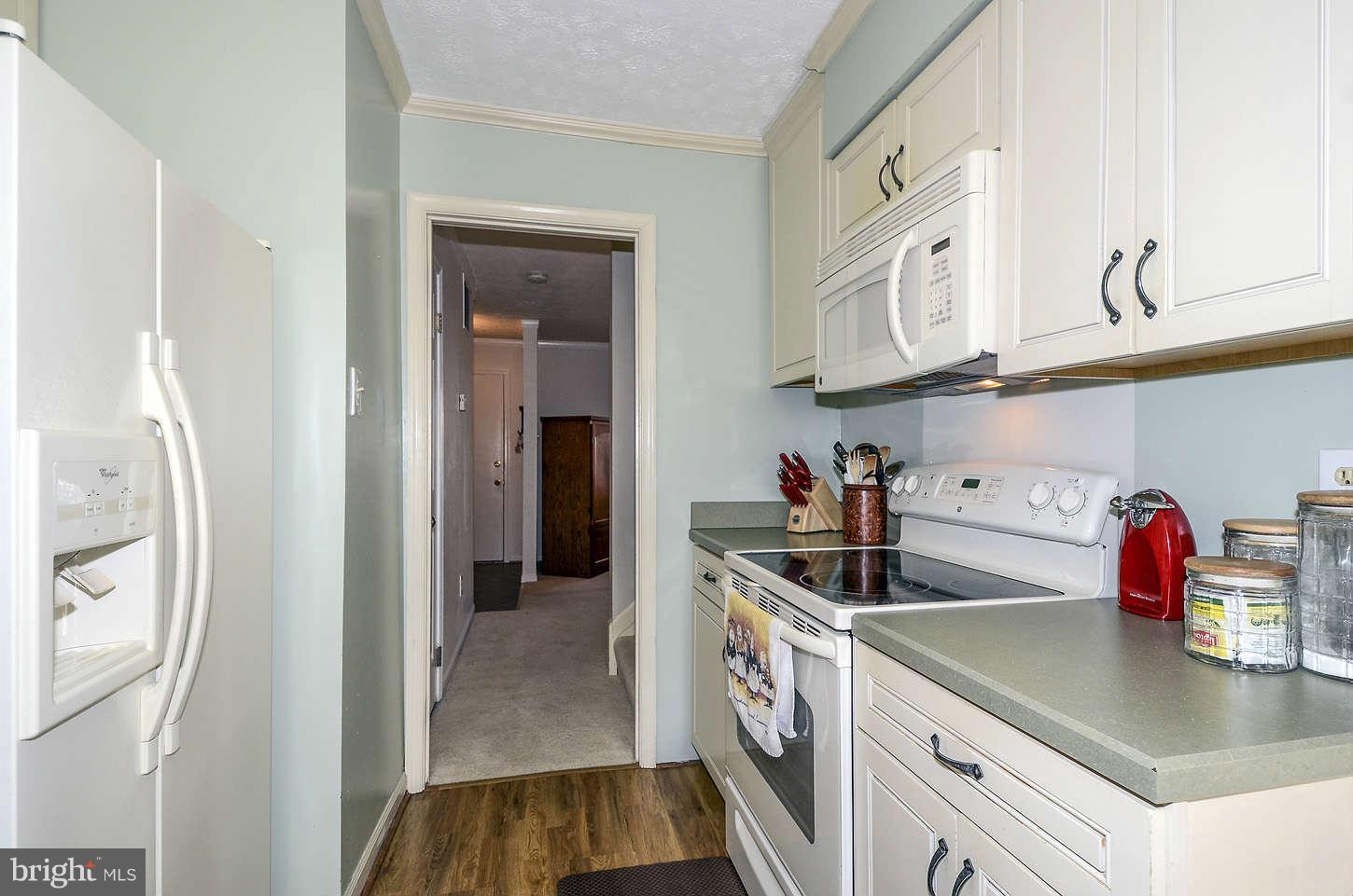 9127 Galbreth Court Springfield, VA 22153 - Photo 11 of 30 Kitchen