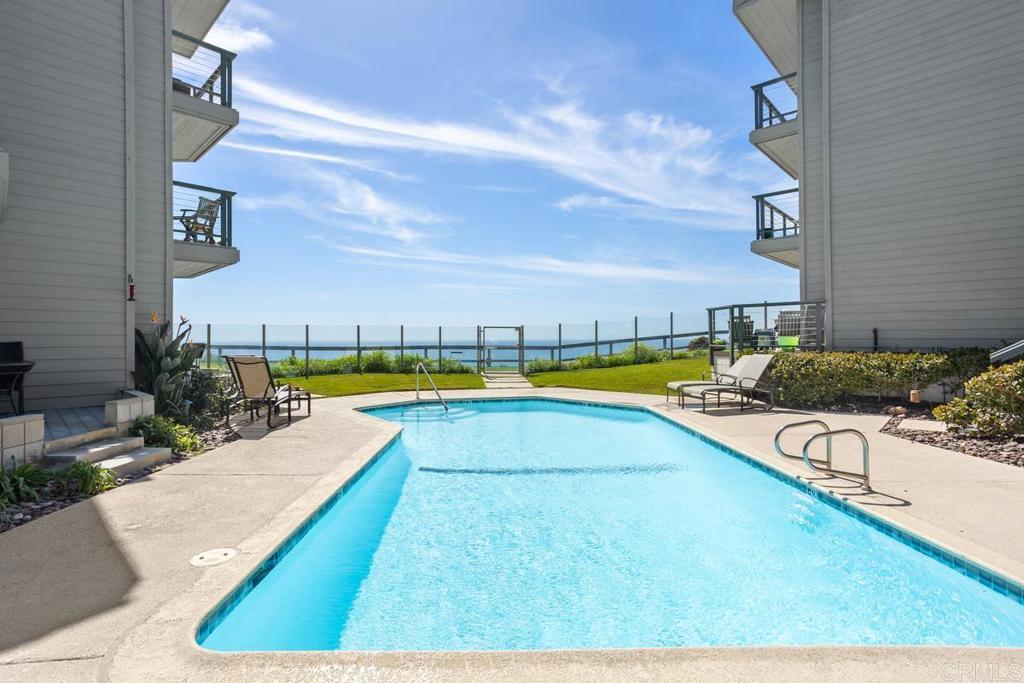 940 Sealane Drive, Unit 3 Encinitas, CA 92024 - Photo 25 of 29 a view of swimming pool