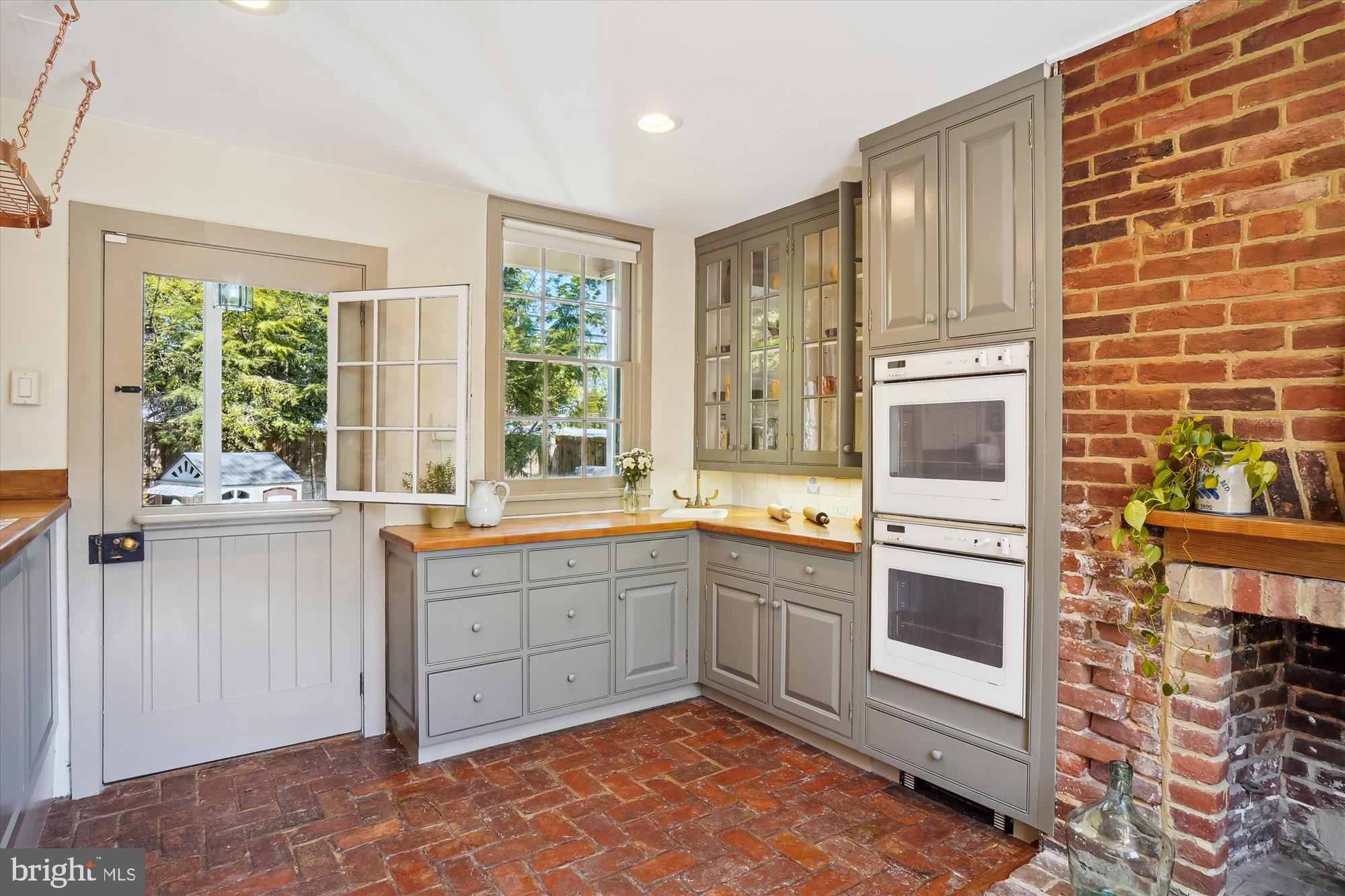 7000 Brink Road Laytonsville, MD 20882 - Photo 16 of 58 Stainless dishwasher and Gaggenau ovens.