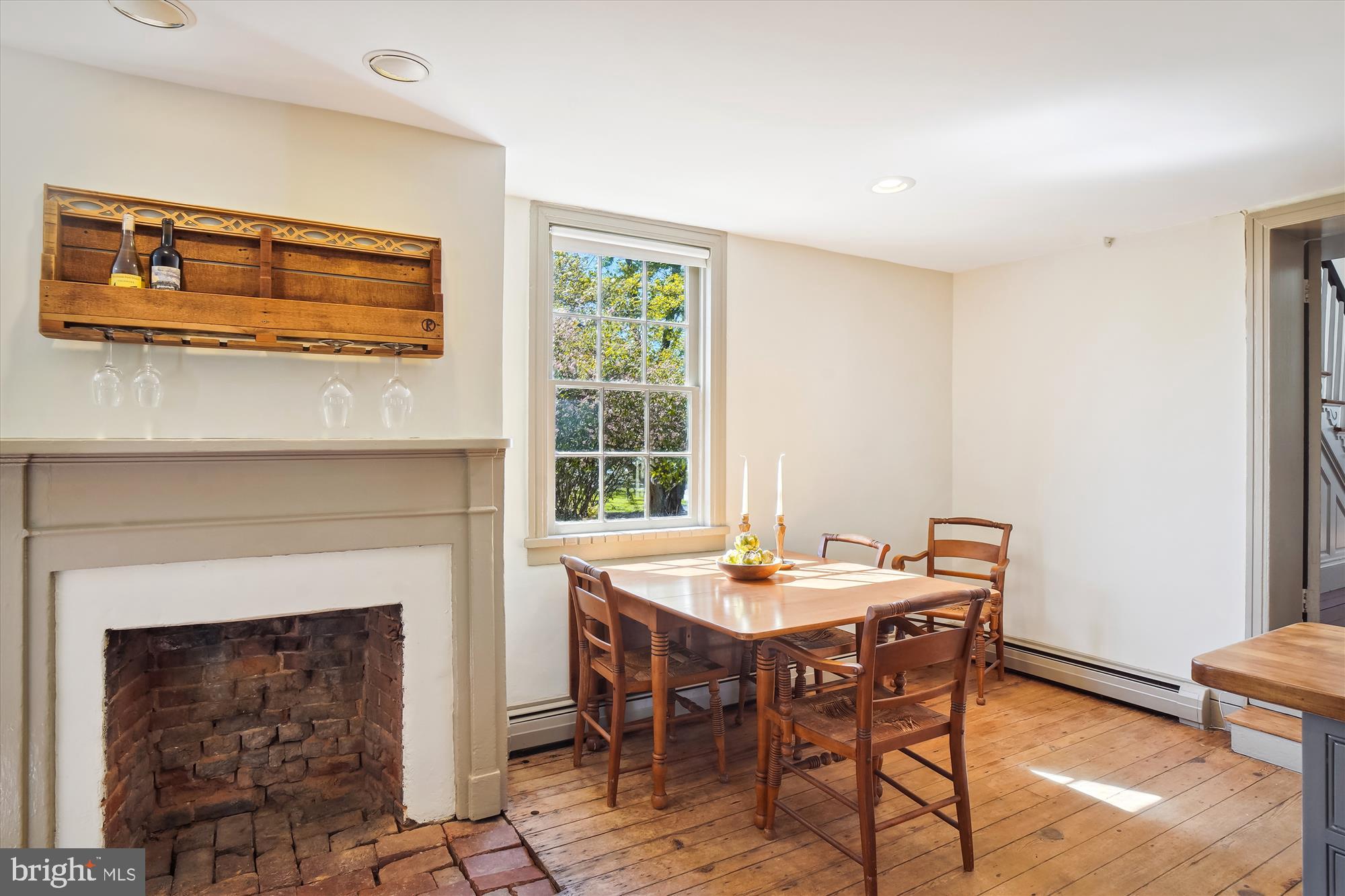 7000 Brink Road Laytonsville, MD 20882 - Photo 19 of 58 And room for table space.
