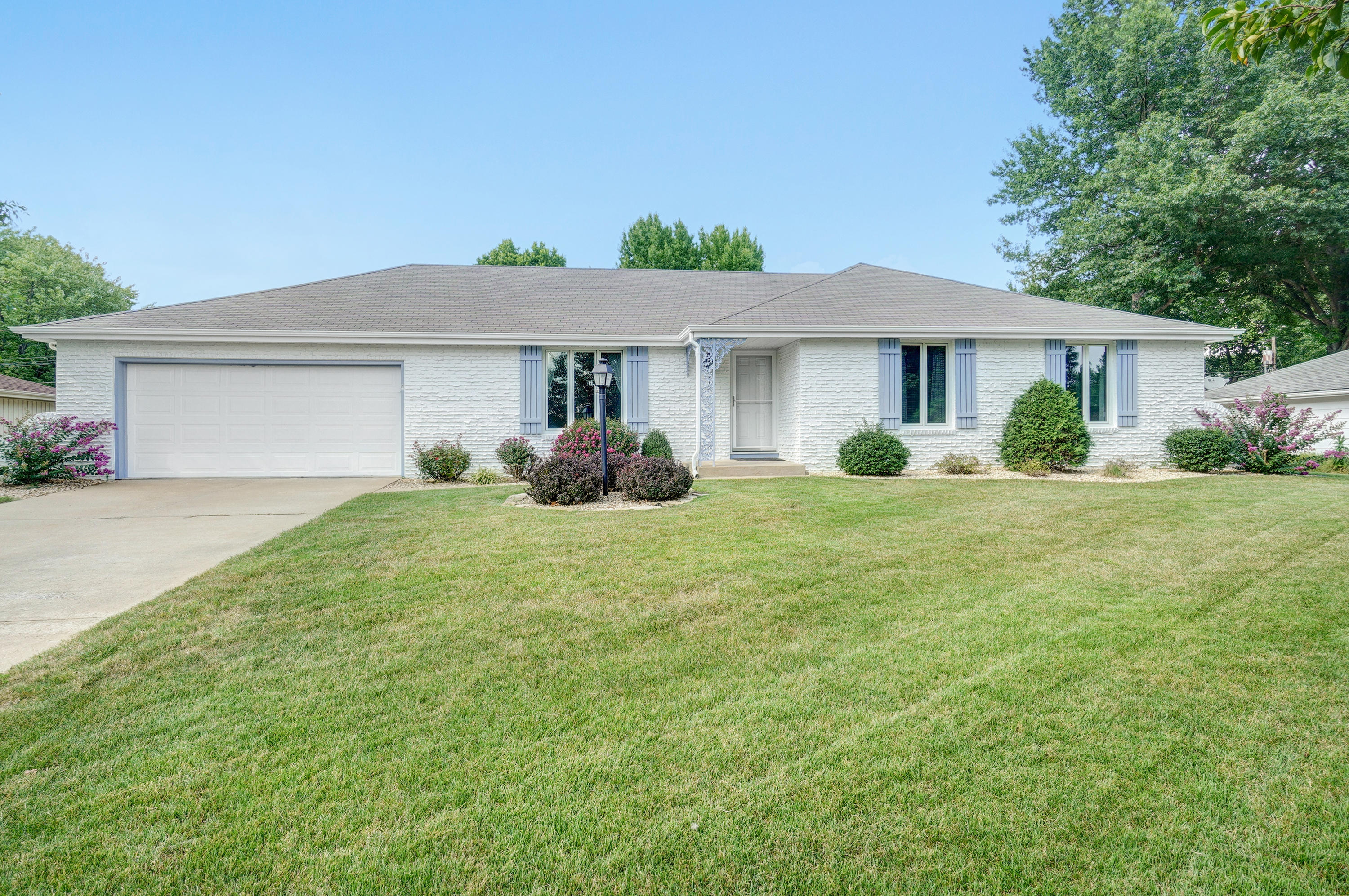 2825 East Ridgeview Circle Springfield, MO 65804 - Photo 1 of 1 DSC00004_5_6