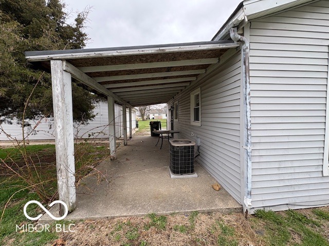 2423 Madison Avenue Anderson, IN 46016 - Photo 4 of 25