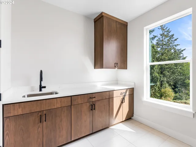 $637,500 | 16911 Southeast Siri Loop, Damascus, OR 97089