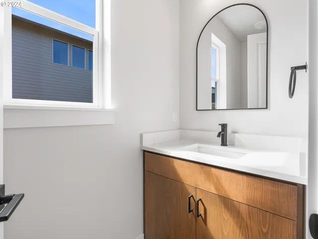 $637,500 | 16911 Southeast Siri Loop, Damascus, OR 97089