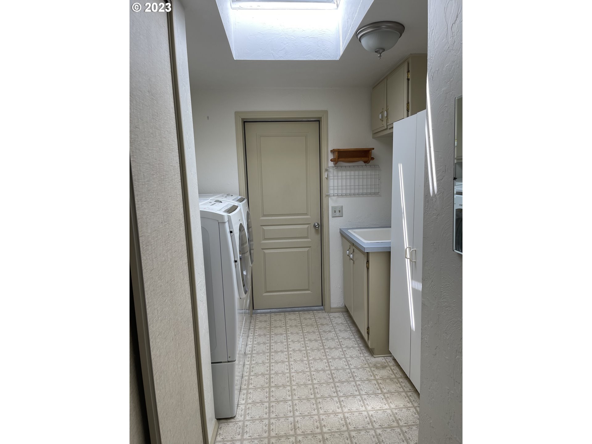 100 River Bend Road, Unit 121 Reedsport, OR 97467 - Photo 12 of 22 a view of a hallway with a bathroom