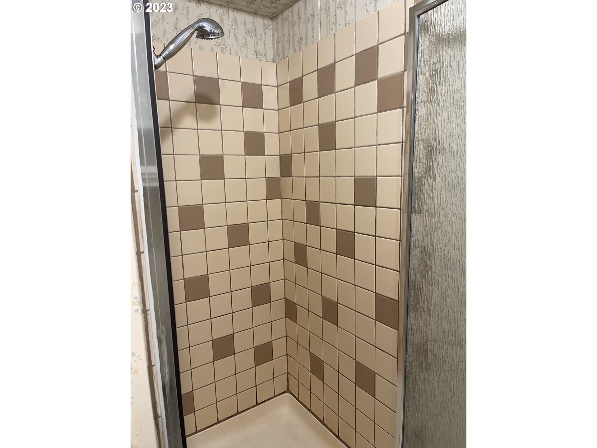 100 River Bend Road, Unit 121 Reedsport, OR 97467 - Photo 20 of 22 a bathroom with a shower